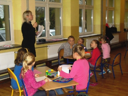 Warsztaty literacko – plastyczne i spotkanie autorskie z pisarką Moniką Sawicką