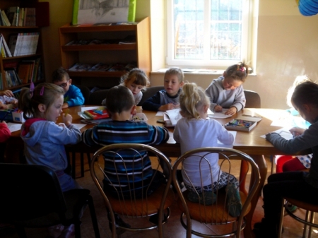 Pierwsza wizyta przedszkolaków w bibliotece - 2015