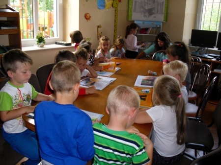 Przedwakacyjne spotkanie dzieci z biblioteką Górach - 2016