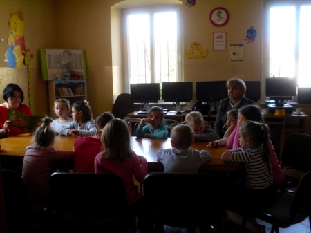 Wielkanocne spotkanie przedszkolaków w bibliotece