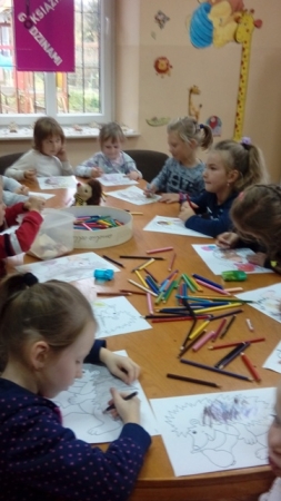 Jesienne spotkania dla najmłodszych w bibliotece 