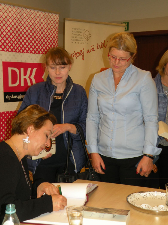 Dyskusyjny Klub Książki na spotkaniu autorskim z Elżbietą Cherezińską